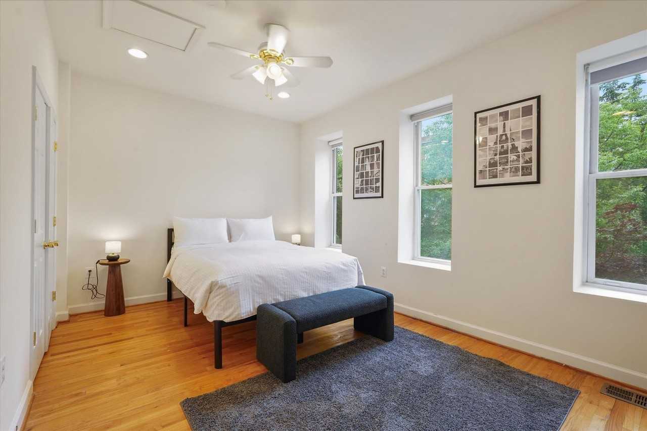229 8th St Ne #1587689P - Photo 6 of 19