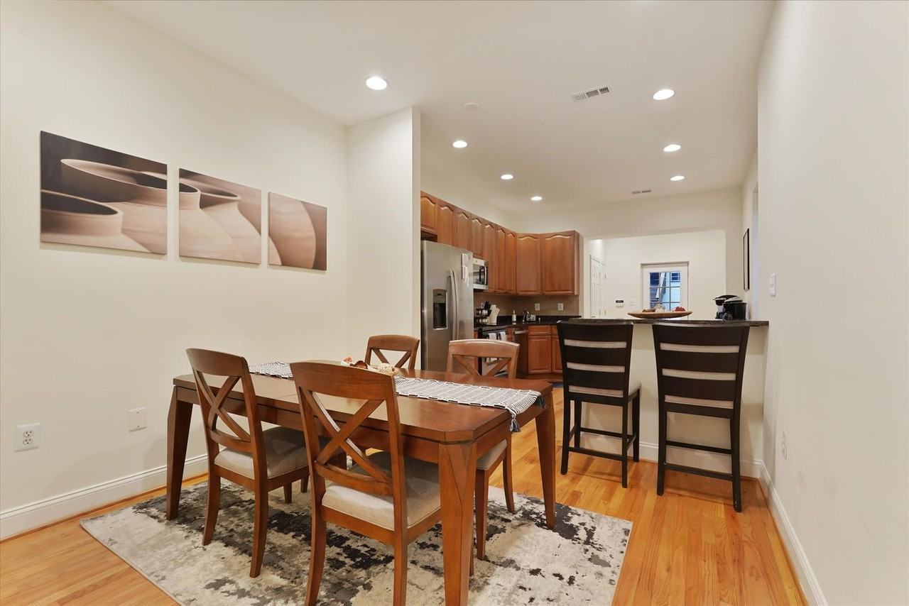 229 8th St Ne #1587689P - Photo 7 of 19