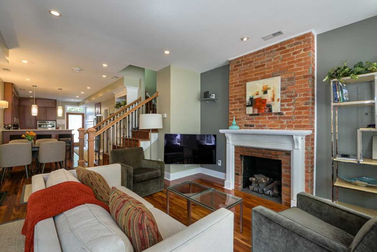 401 Constitution Ave Ne #1587658P - Photo 4 of 44