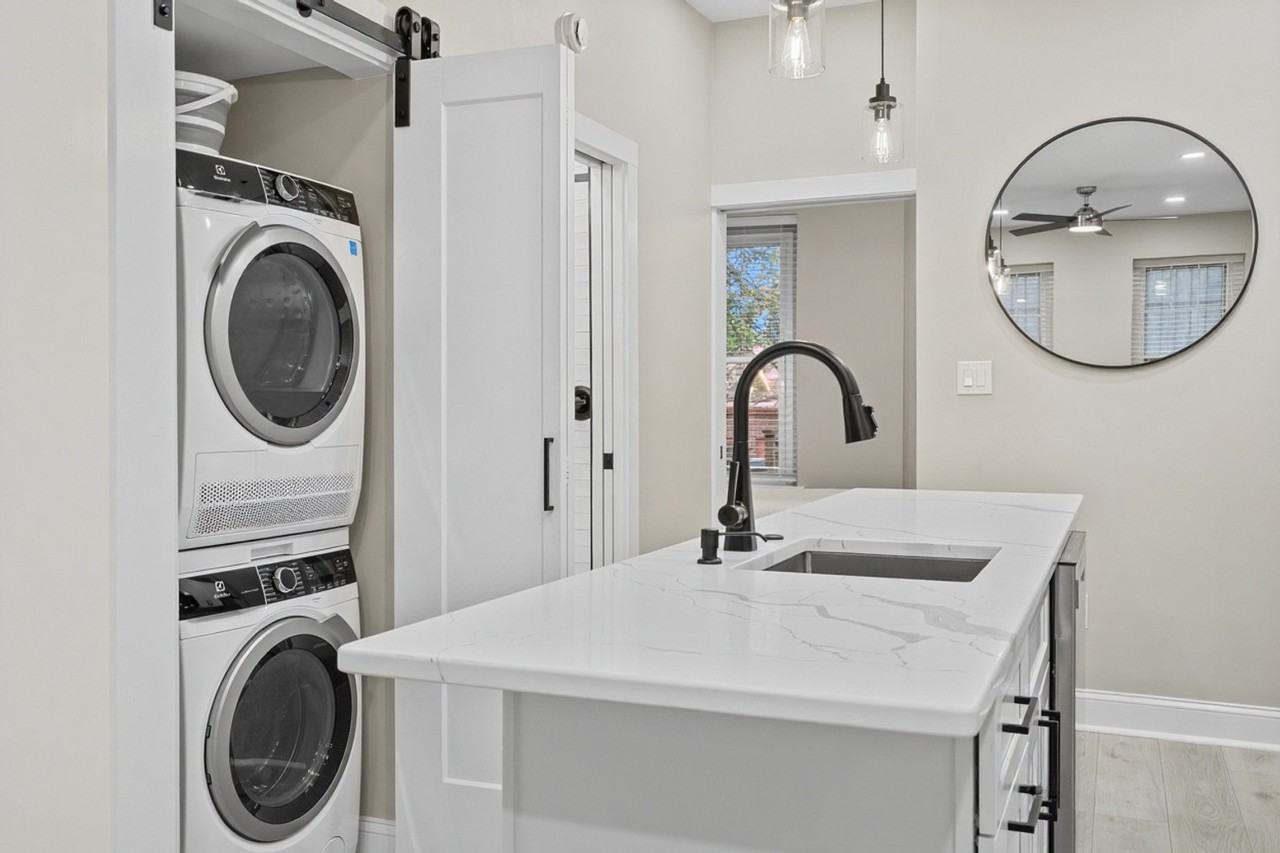210 4th St Se #1587683P - Photo 7 of 14