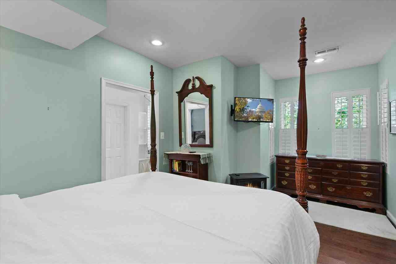 437 15th St Se #1587653P - Photo 6 of 20