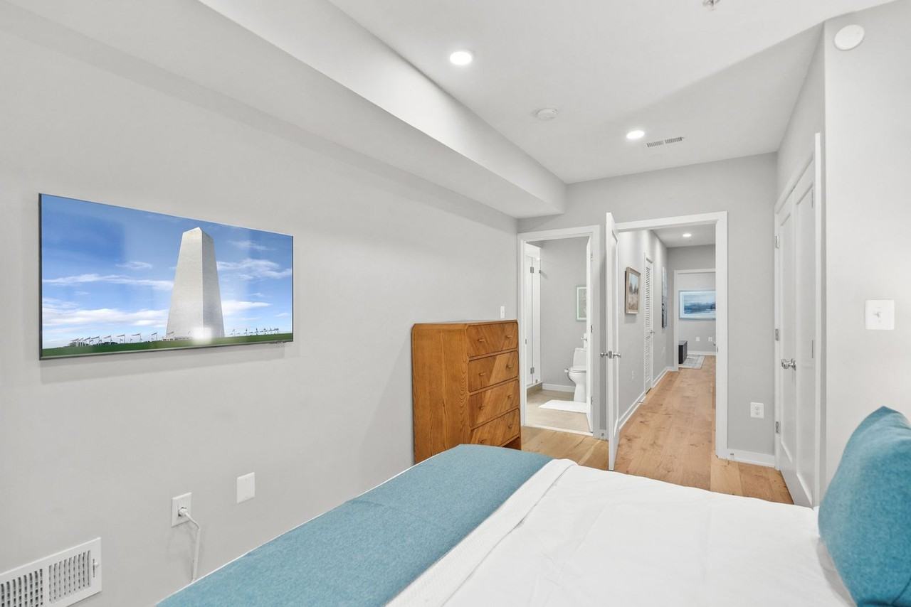 325 5th St Se #1587655P - Photo 6 of 27