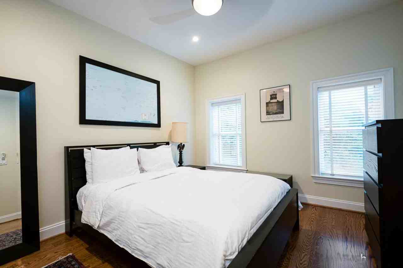 713 Florida Ave Ne #1587671P - Photo 5 of 35