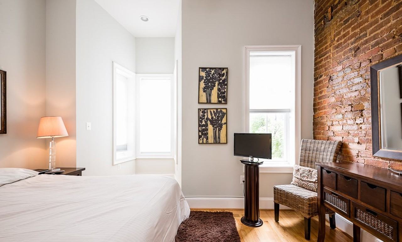 222 1/2 E St Ne #1587659P - Photo 6 of 31