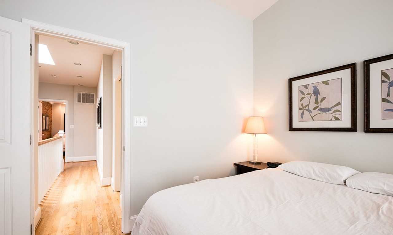 222 1/2 E St Ne #1587659P - Photo 7 of 31