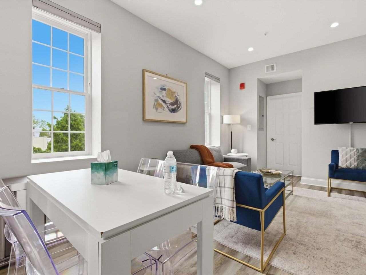 133 7th Street Southeast - Photo 4 of 16