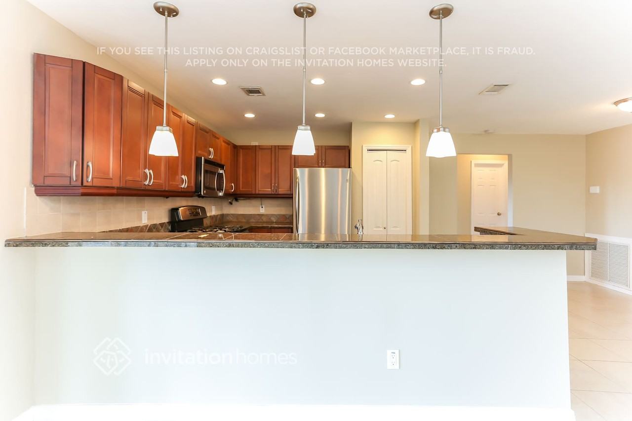 8410 Nw 24th Pl - Photo 4 of 19