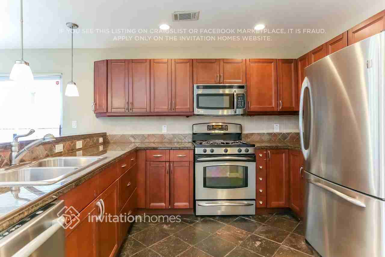 8410 Nw 24th Pl - Photo 7 of 19