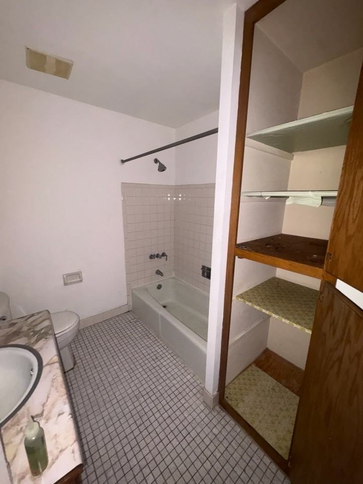 2627 W Becher St #1 - Photo 2 of 4
