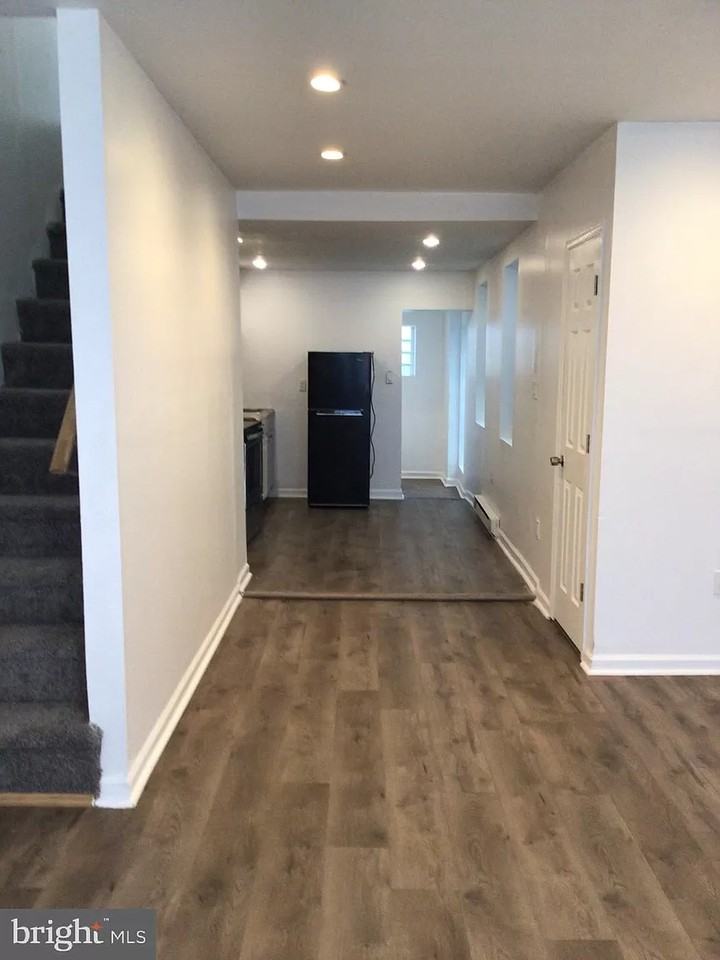2410 N Chadwick St - Photo 6 of 11