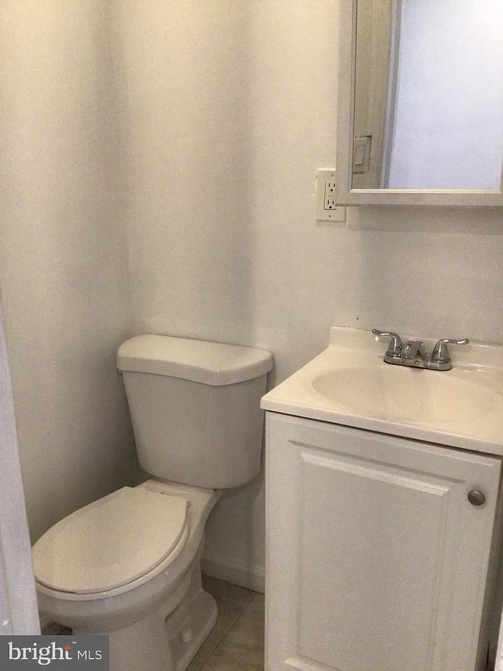 2410 N Chadwick St - Photo 7 of 11