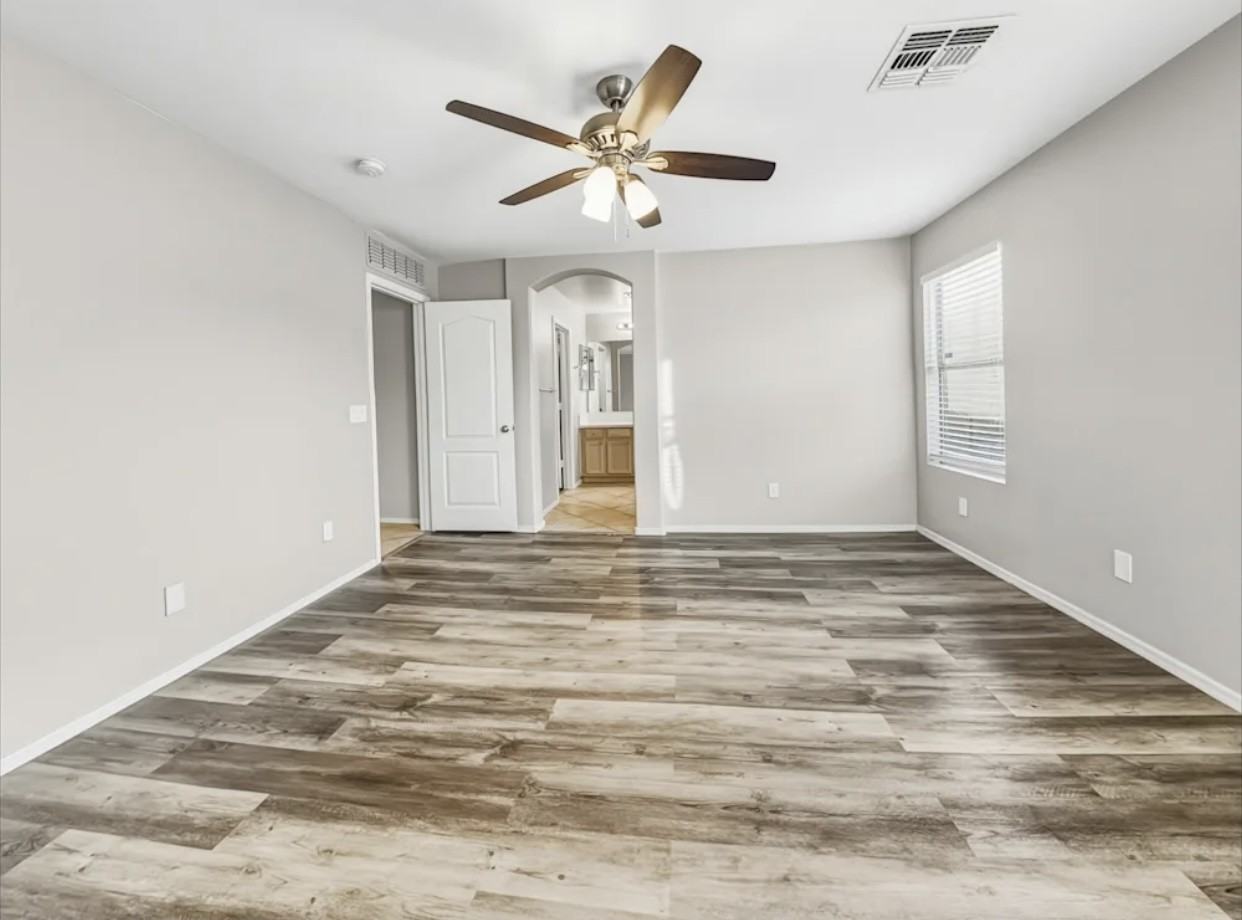 824 Manatee Avenue West - Photo 4 of 8
