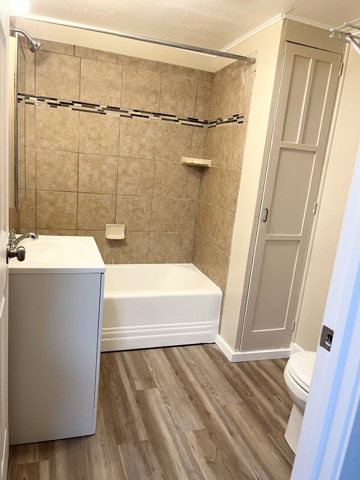 1008 Mccarty Ave #G - Photo 4 of 10