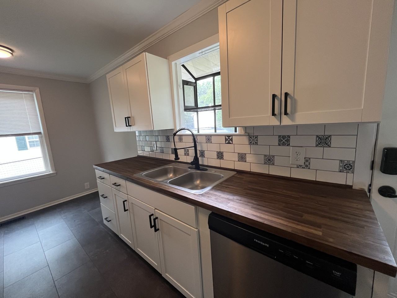 206 D Carlton St - Photo 3 of 12