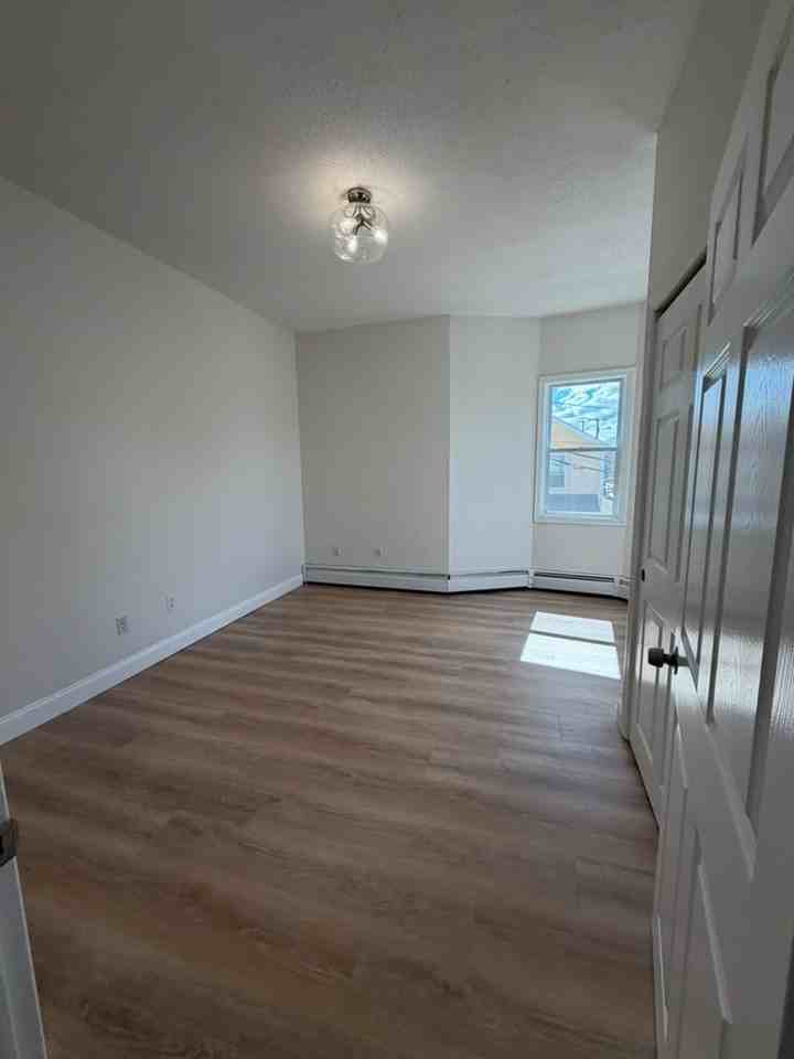 76 Beacon Ave #4 - Photo 3 of 8