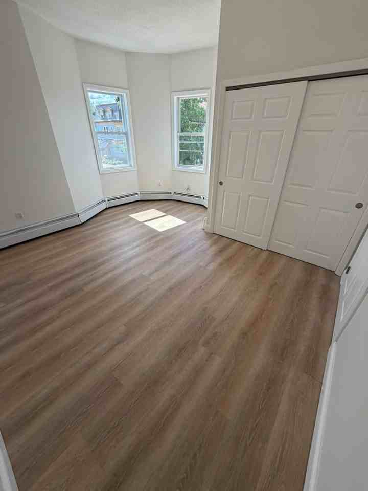 76 Beacon Ave #4 - Photo 4 of 8