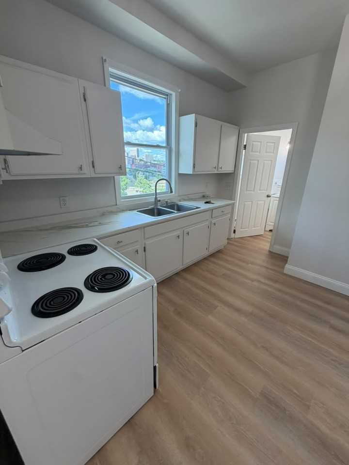 76 Beacon Ave #4 - Photo 6 of 8