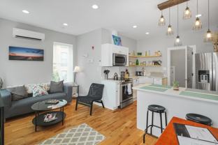 2049 E Hagert St - Photo 1 of 1