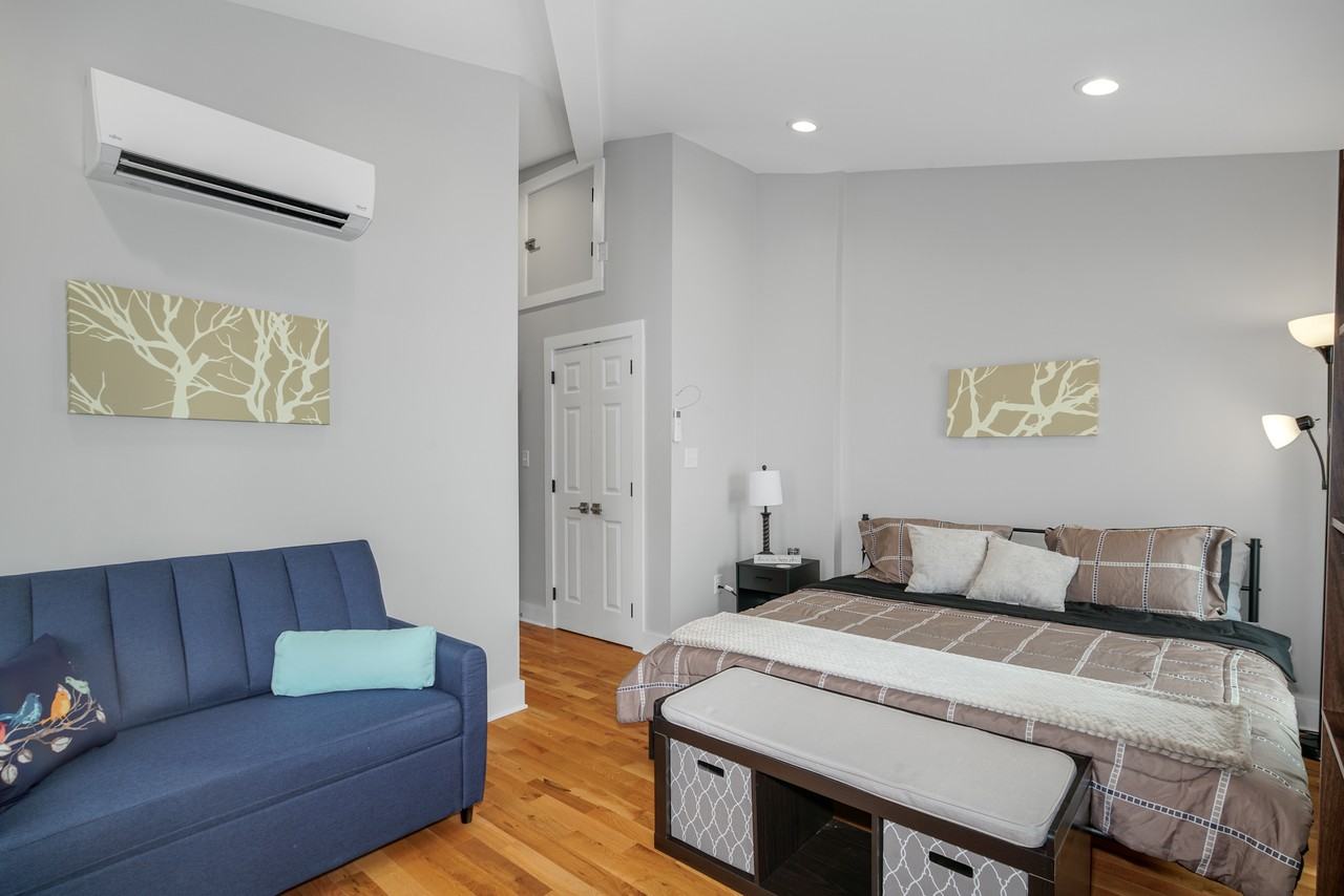2049 E Hagert St - Photo 3 of 30