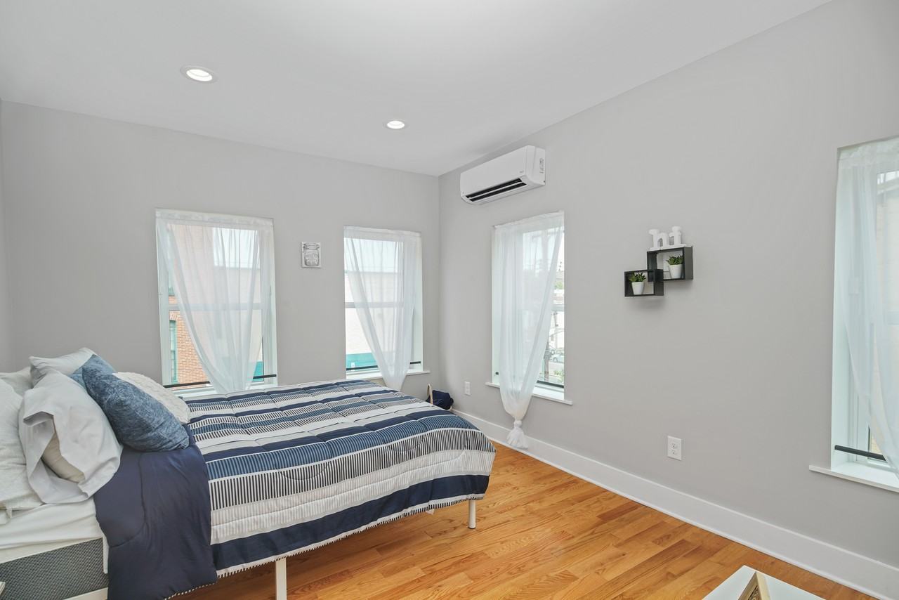 2049 E Hagert St - Photo 7 of 30