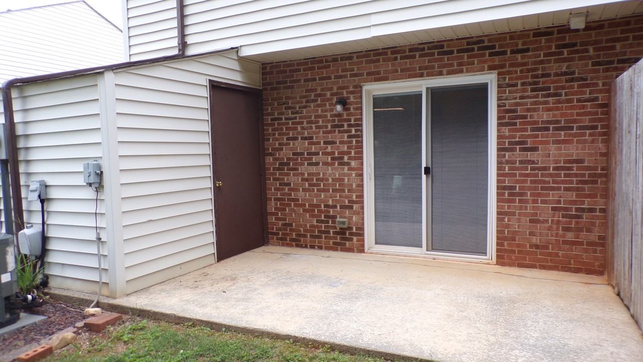 138 Cape Charles Sq - Photo 2 of 2