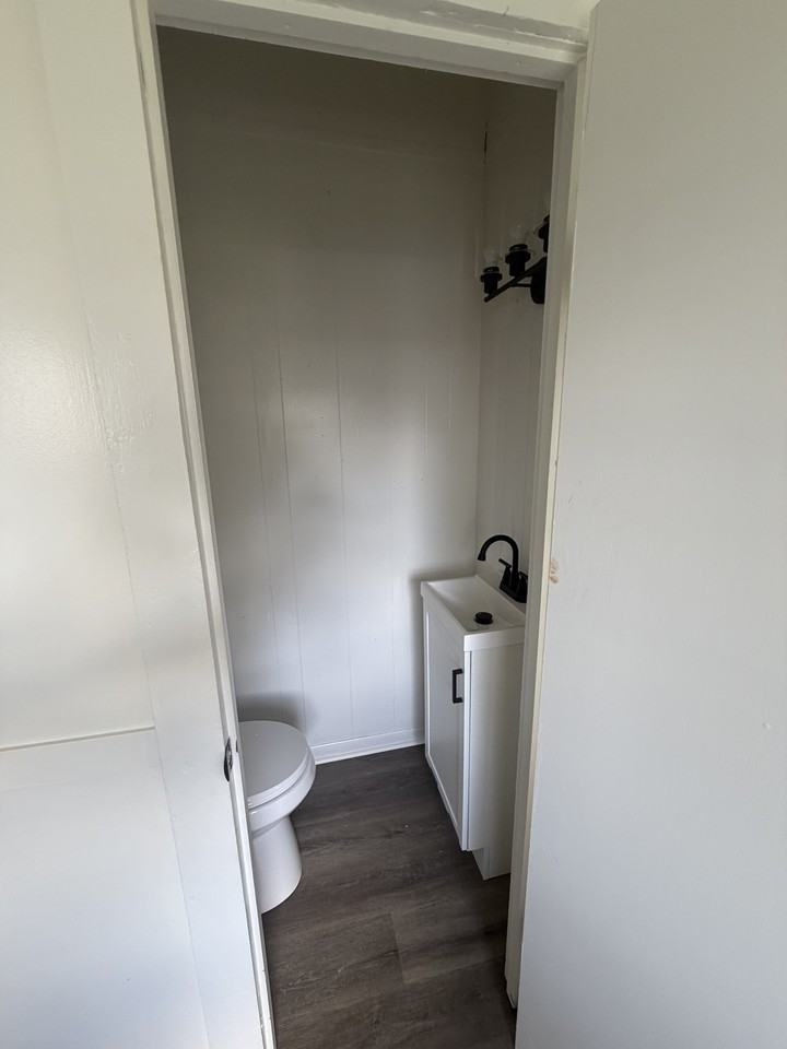 302 N Cunningham St - Photo 3 of 8