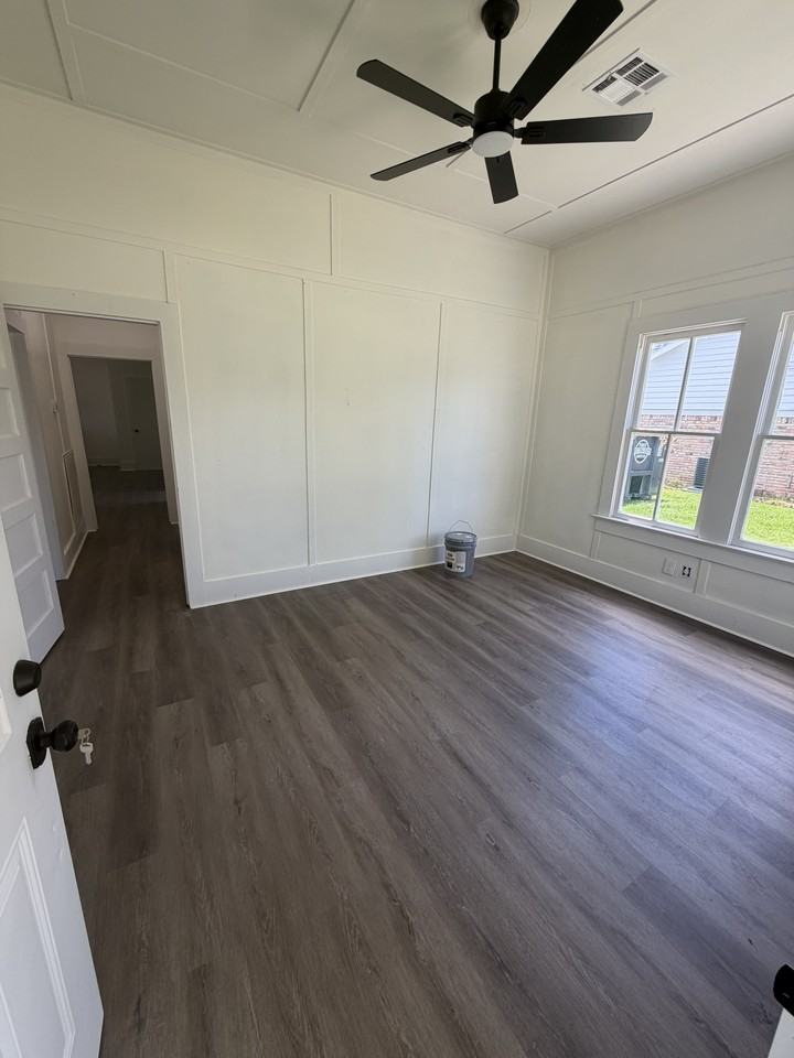 302 N Cunningham St - Photo 5 of 8
