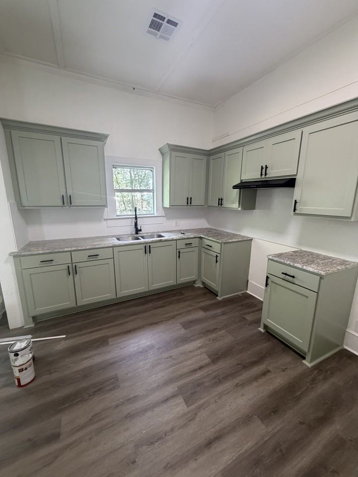 302 N Cunningham St - Photo 6 of 8