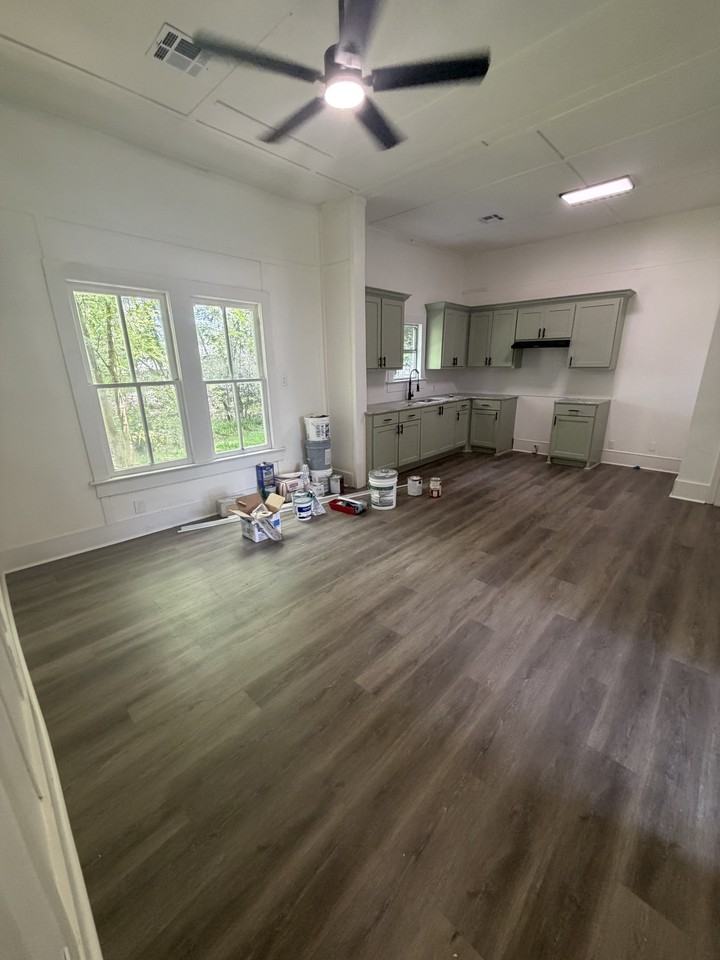 302 N Cunningham St - Photo 7 of 8