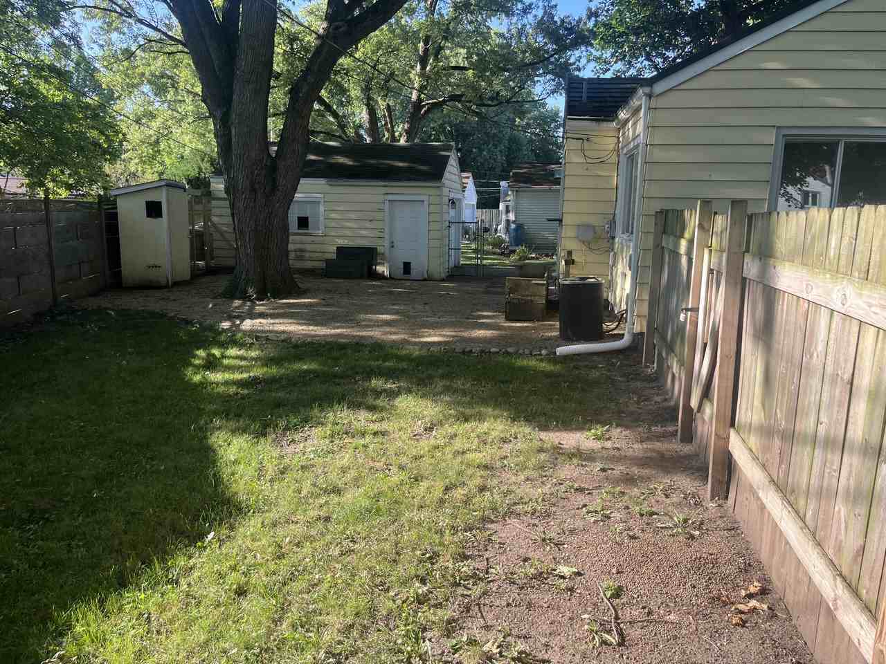 412 Sunset Blvd - Photo 3 of 19