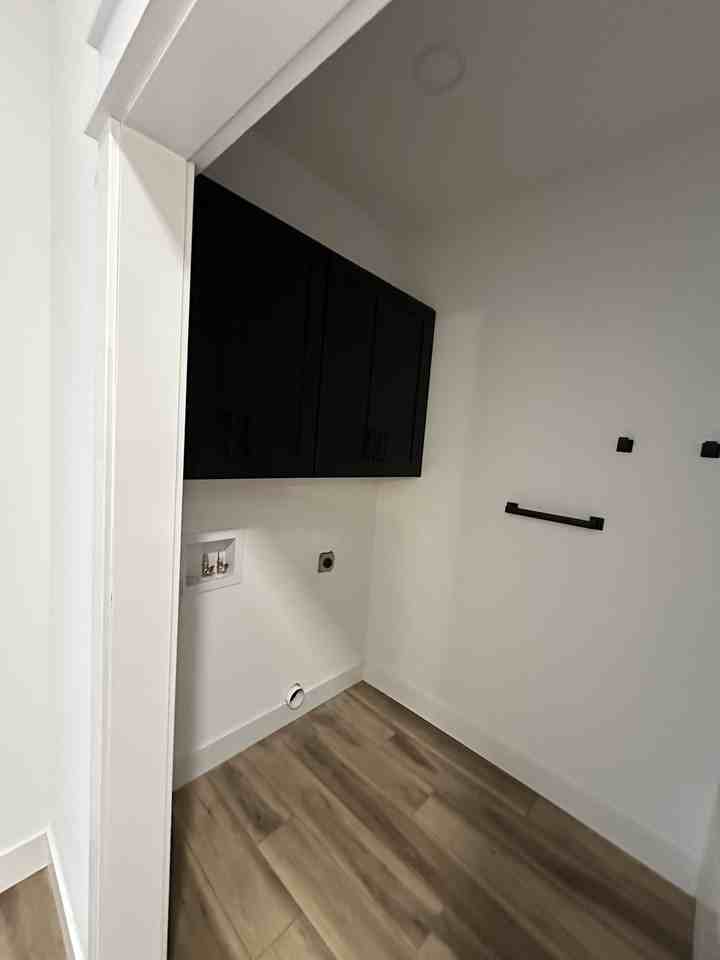 105 E Poplar St #10 - Photo 4 of 7
