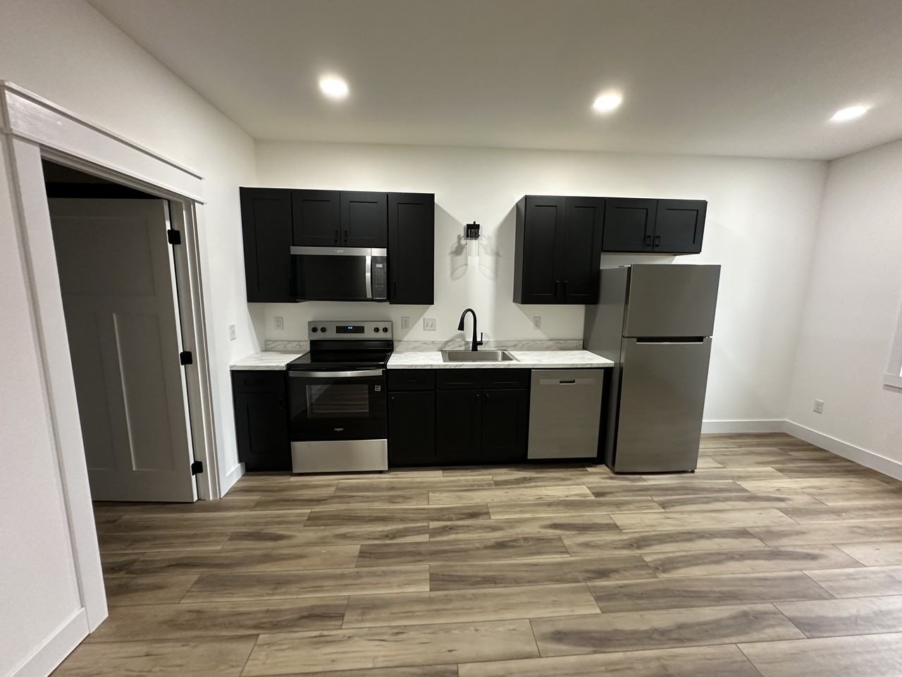 105 E Poplar St #10 - Photo 6 of 7