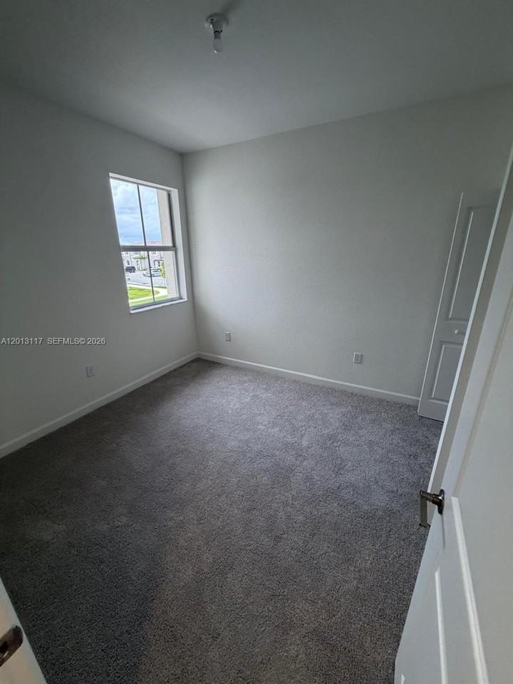 2643 Se 27th Ln - Photo 4 of 12