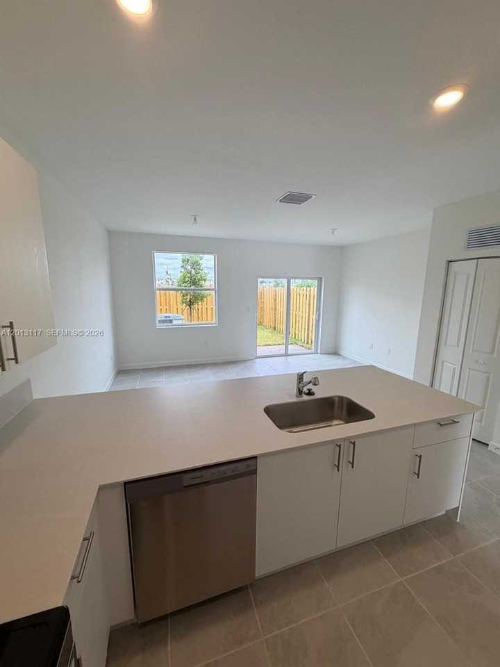 2643 Se 27th Ln - Photo 5 of 12