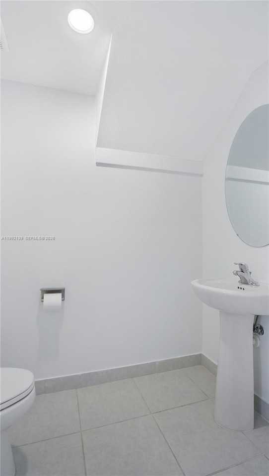 2676 Se 12th Pl - Photo 5 of 44