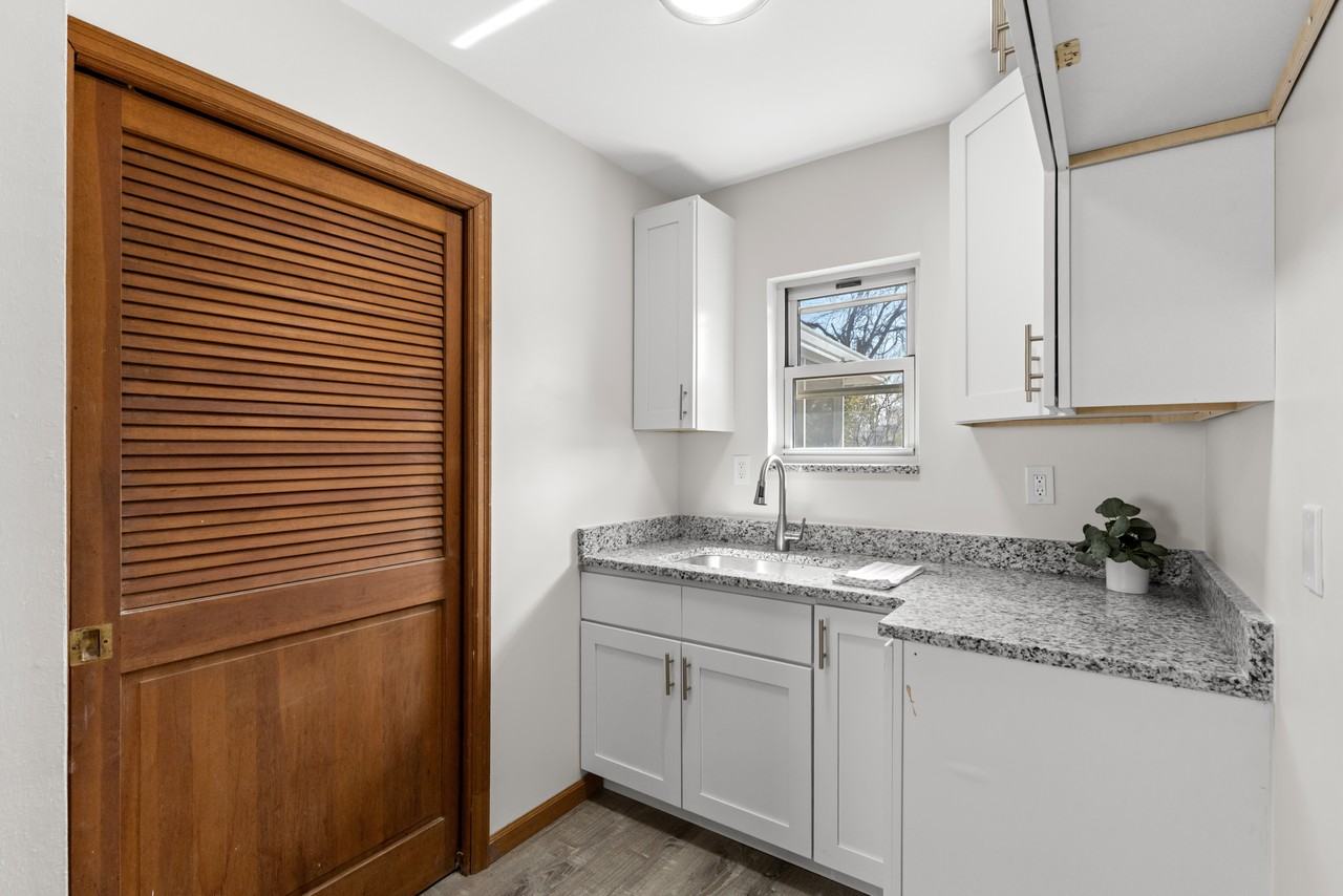 223 N Dellwood Rd - Photo 5 of 28