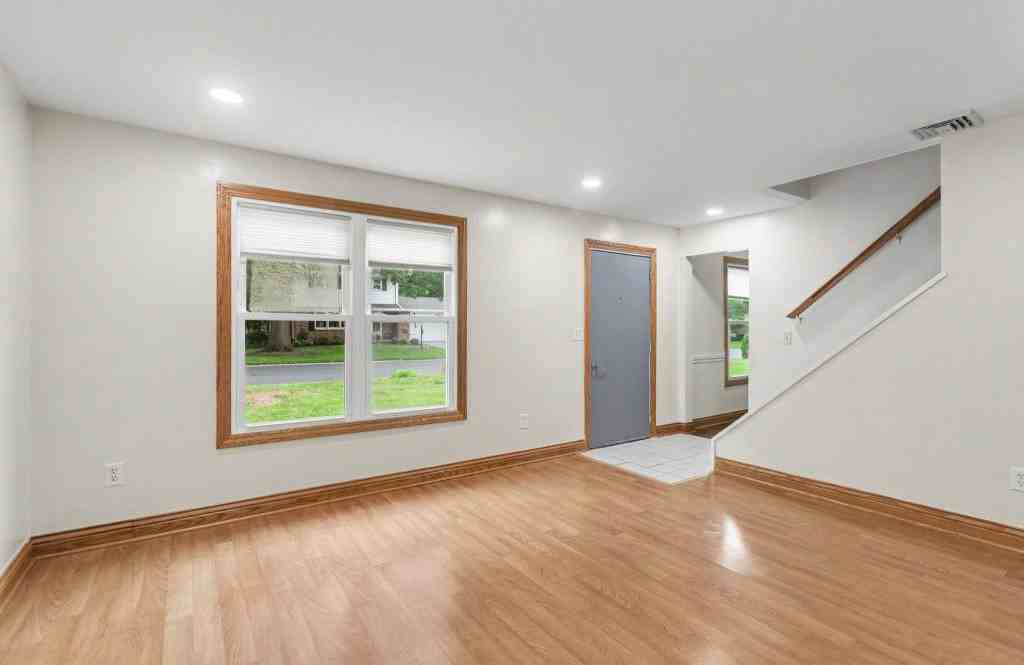 136 Brookside Ave - Photo 3 of 17