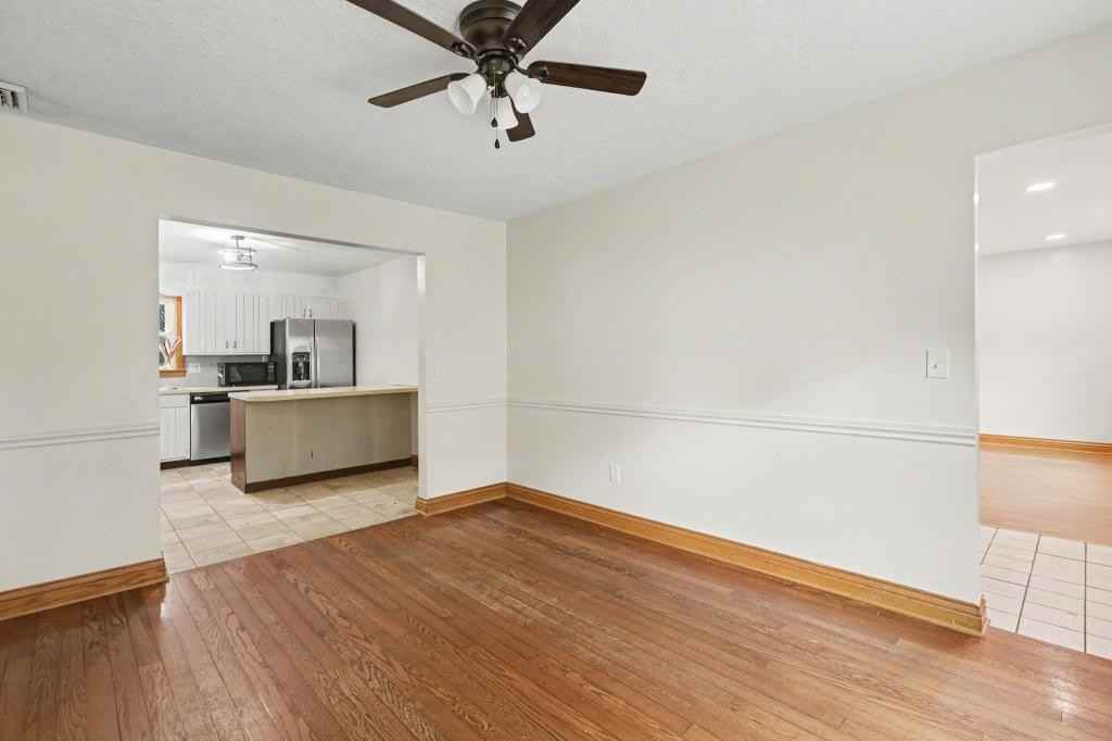 136 Brookside Ave - Photo 4 of 17