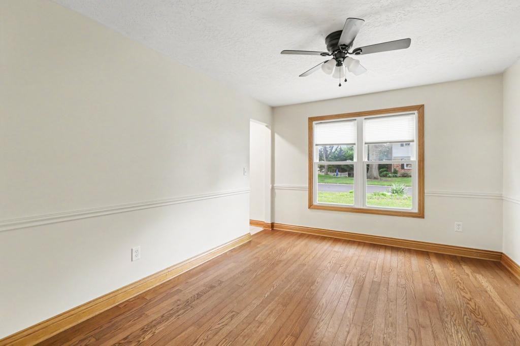 136 Brookside Ave - Photo 5 of 17