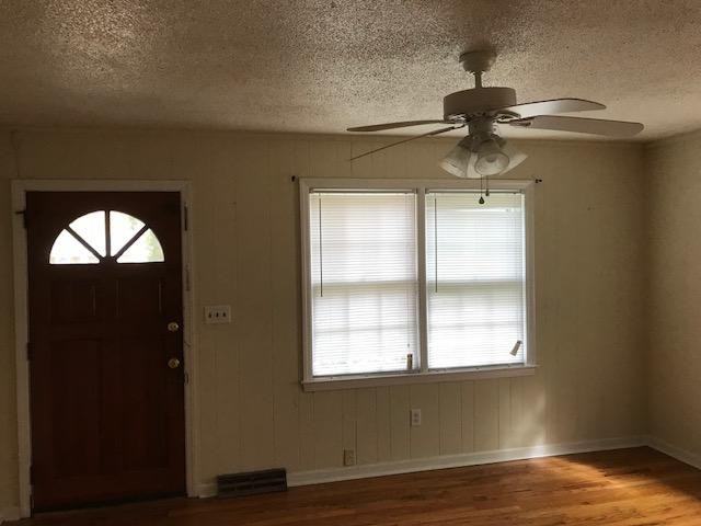 1541B Joan St - Photo 3 of 9