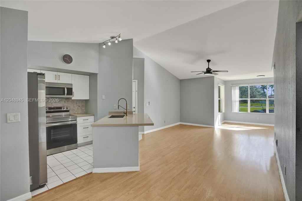 12760 Vista Isles Dr - Photo 2 of 10