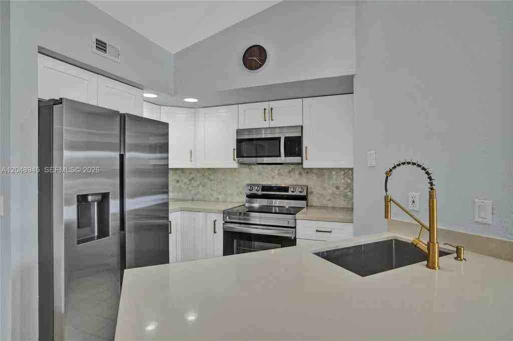 12760 Vista Isles Dr - Photo 3 of 10