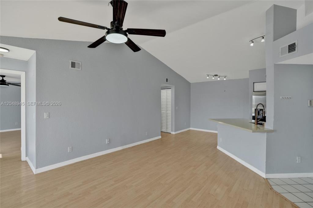 12760 Vista Isles Dr - Photo 4 of 10