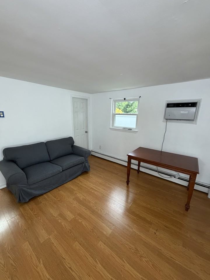 1390 America Avenue - Photo 2 of 8