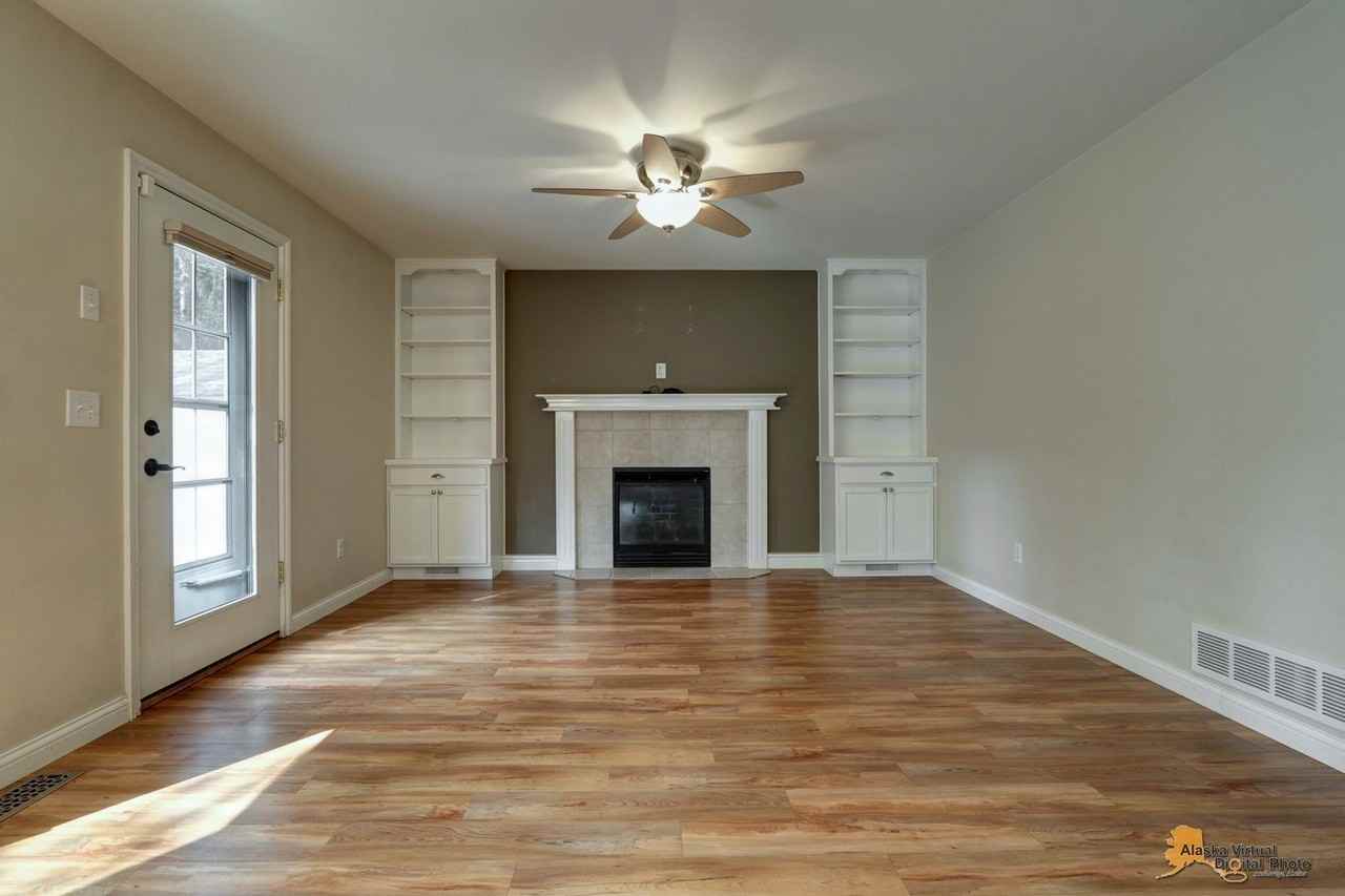 12761 Rivulet Cir - Photo 4 of 15