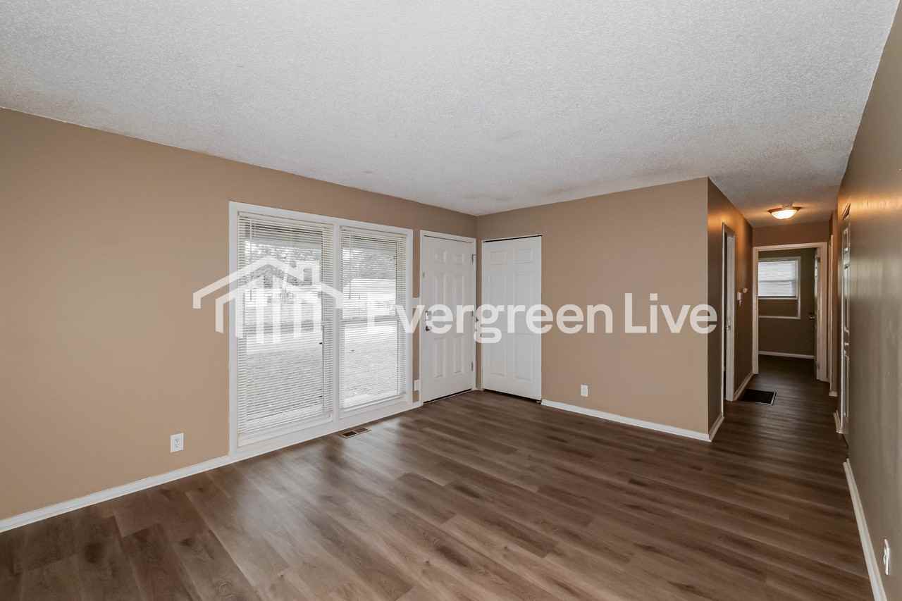 8711 E 92nd Ter - Photo 3 of 15