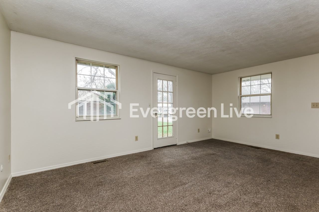 7640 Pomeranian Dr - Photo 5 of 15