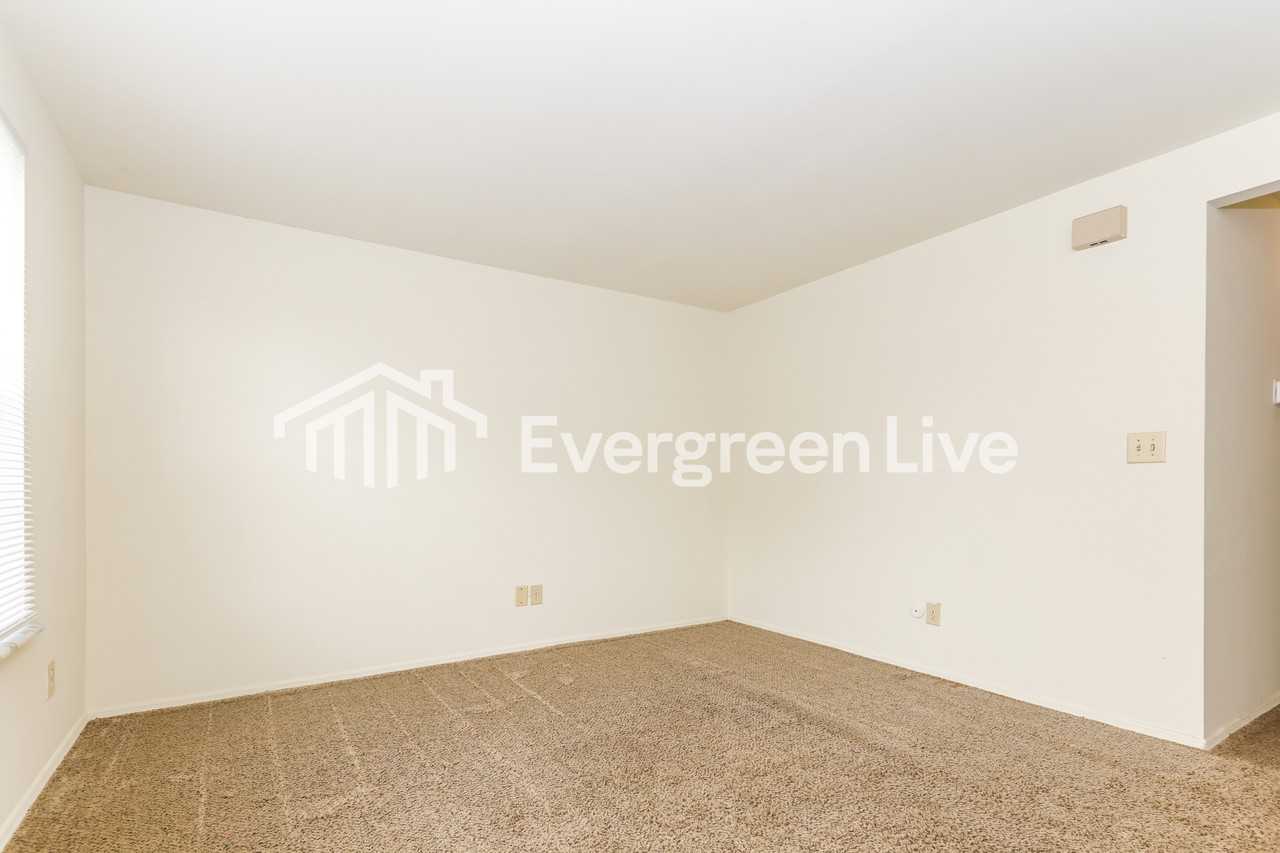 8047 Mount Aetna St - Photo 3 of 15
