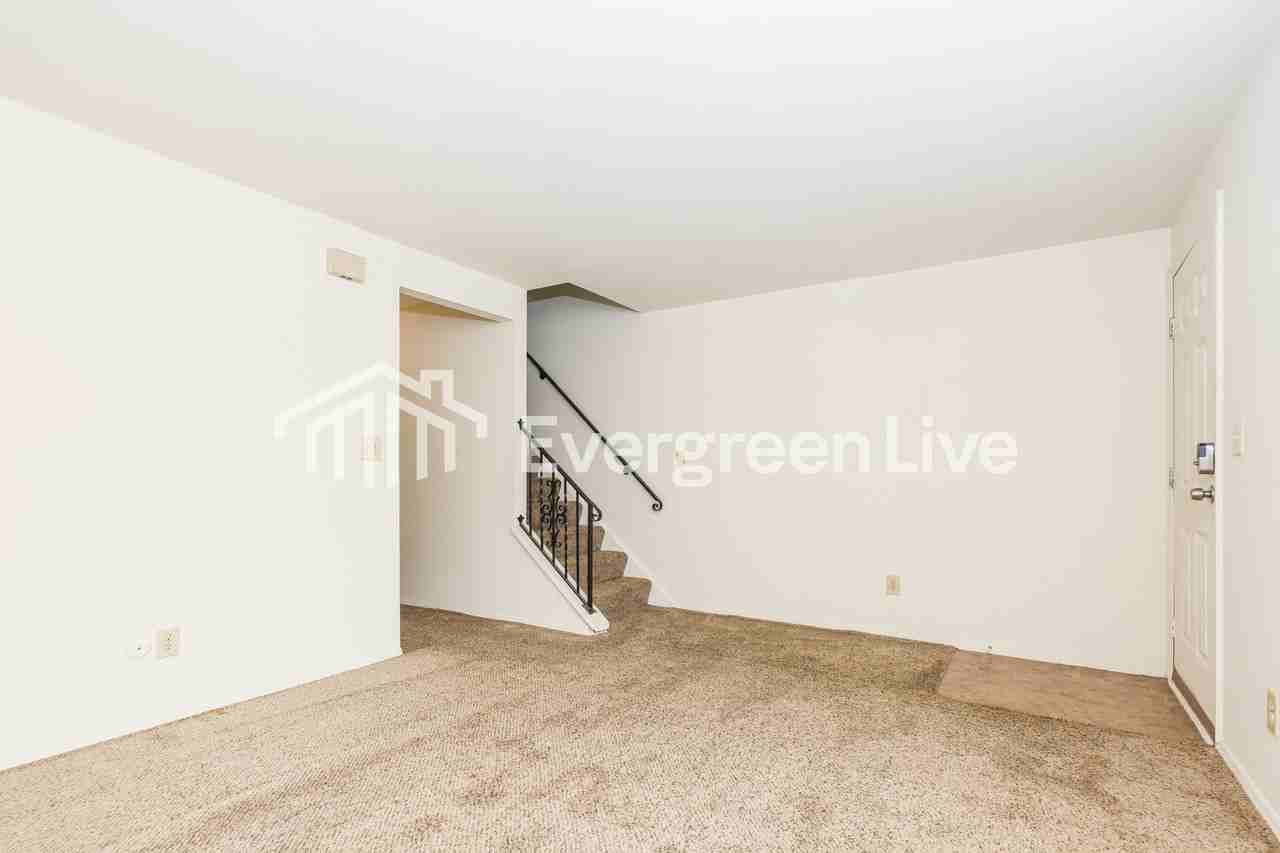 8047 Mount Aetna St - Photo 4 of 15