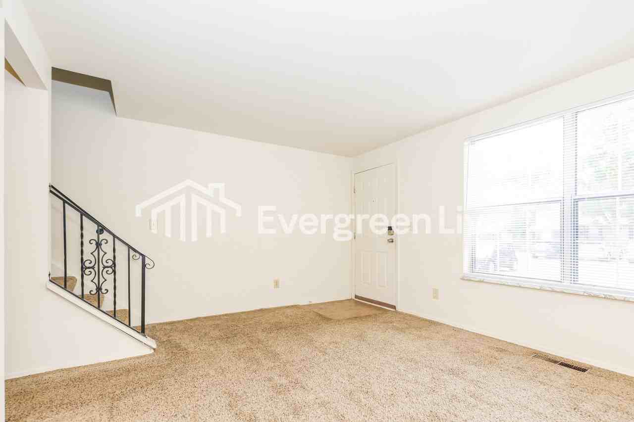 8047 Mount Aetna St - Photo 5 of 15